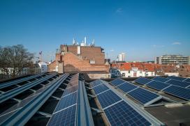 Voorbeelden van fotovoltaïsche installaties op daken